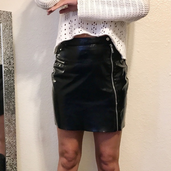 H&M Shiny Vinyl Zipper Skirt - Picture 8 of 10